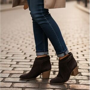 Vince Harriet Womens Bootie US 10.5M Brown Suede Round Toe Cuban Heel Ankle Boot